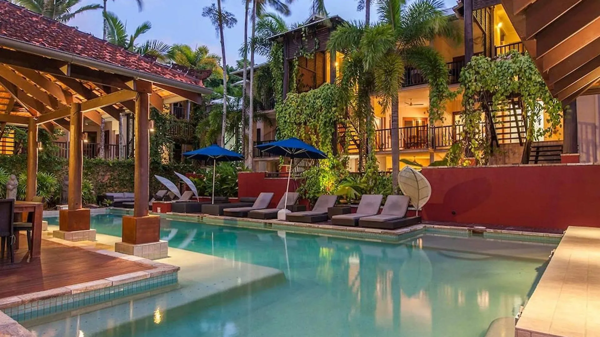 Poolside @ Hibiscus Apartment Port Douglas
